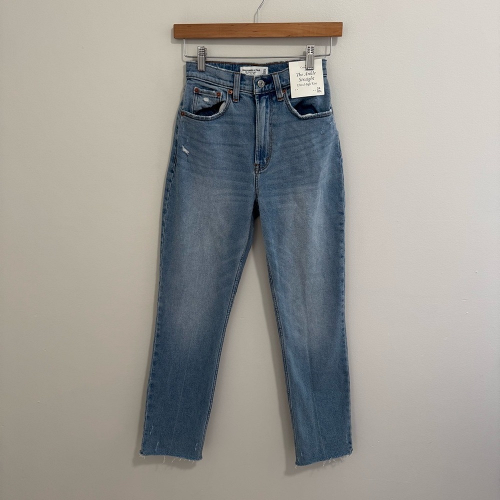 Abercrombie & Fitch NWT The Ankle Straight Ultra High Rise Jeans